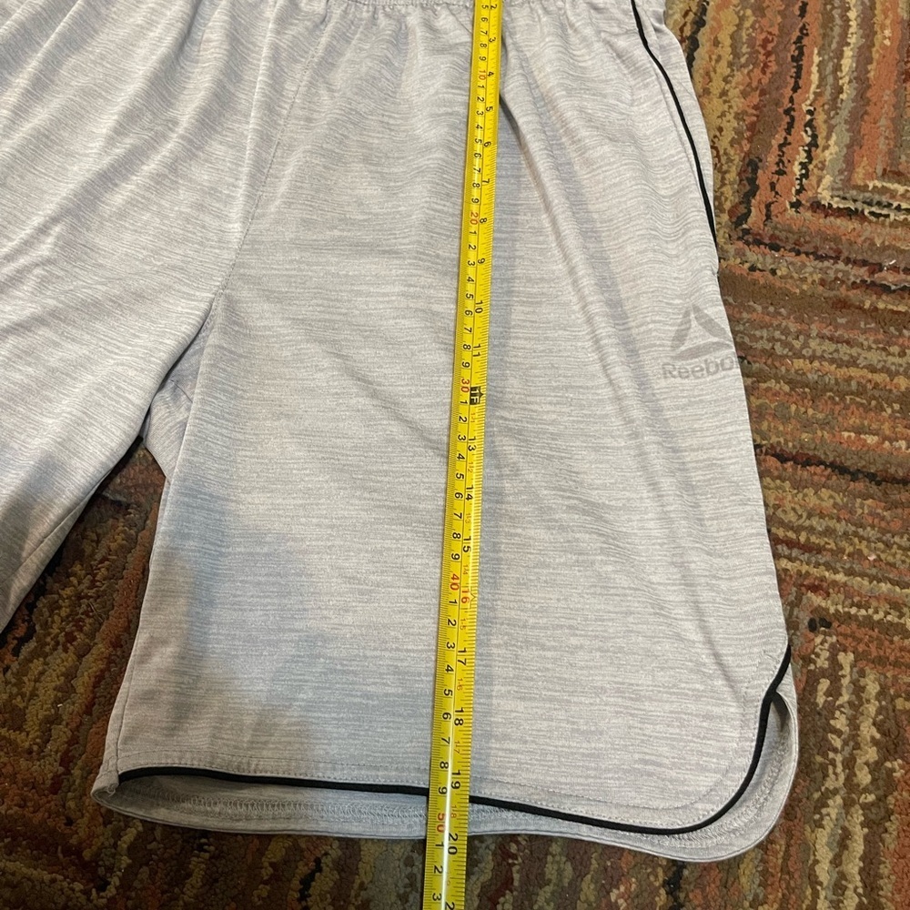 Mens Reebok Gray Running Workout Shorts Size Large Drawstring Stretch Waist - Picture 4 of 6